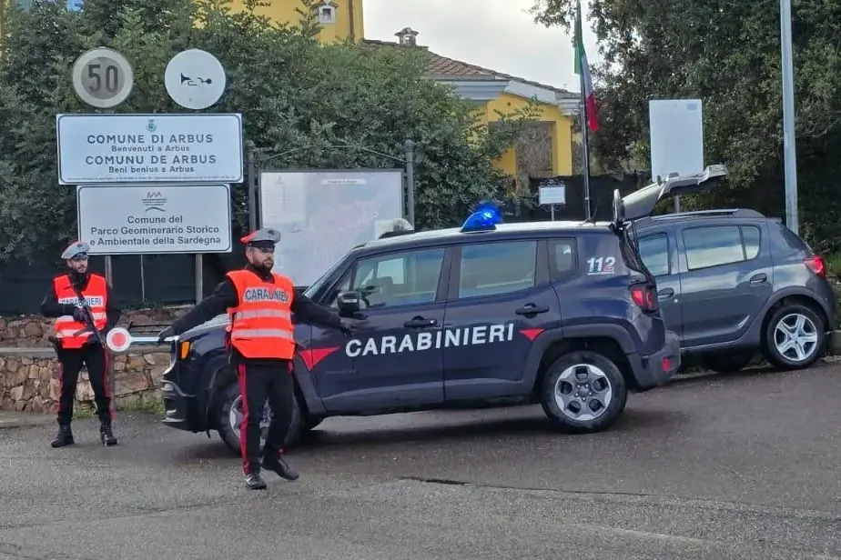 Arbus. Controlli a tappeto dei Carabinieri: oltre 40 persone fermate. In azione anche l'elicottero