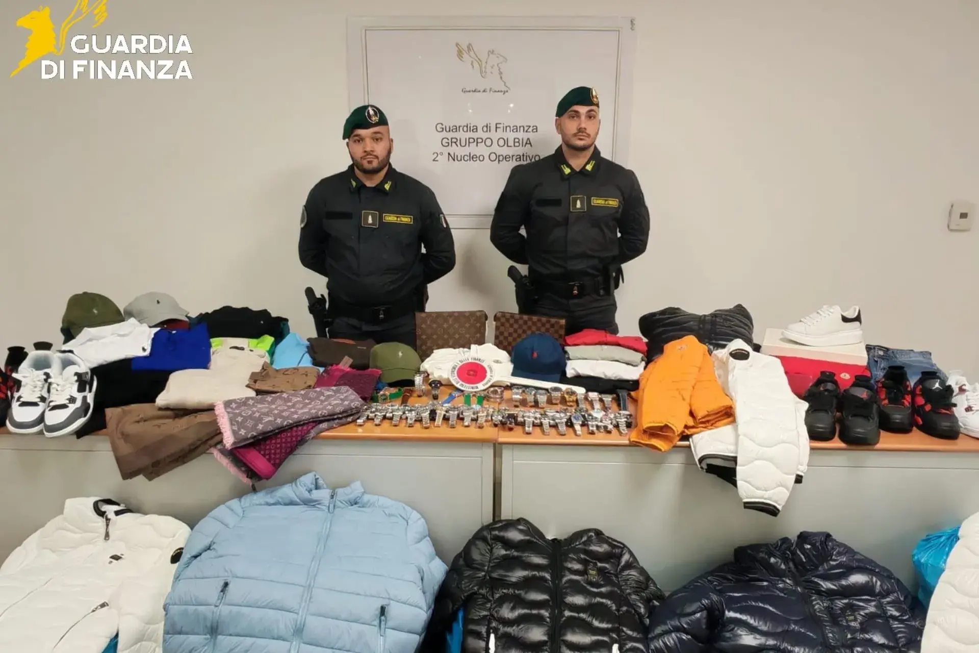 Sequestrati oltre 1.100 capi contraffatti a Olbia durante le festività | VIDEO