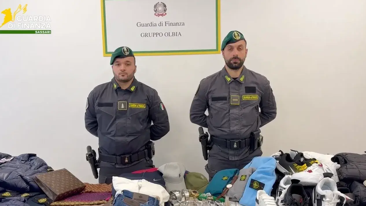 Operazione anti-contraffazione a Olbia: denunciati due venditori