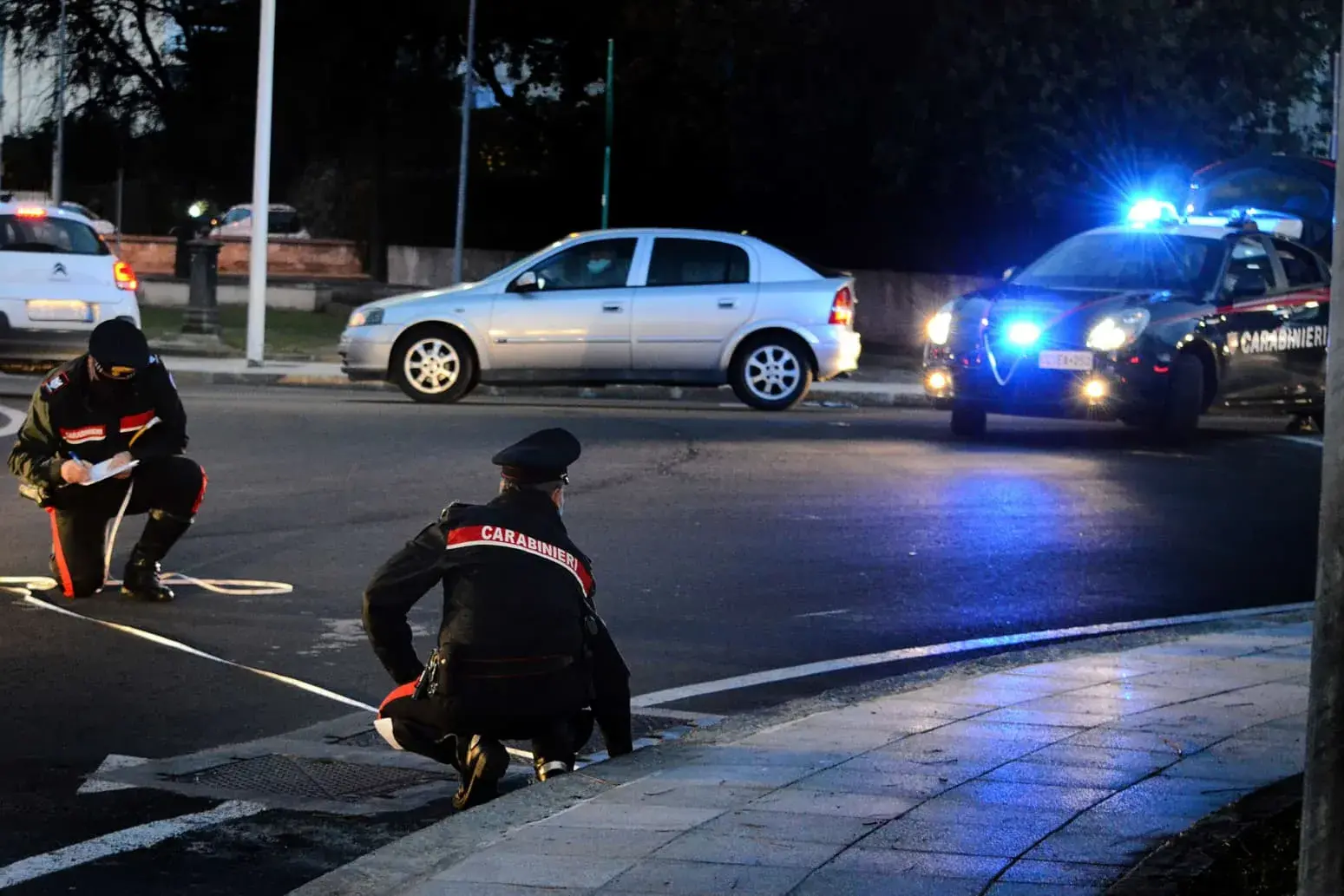 Goffo tentativo di fuga dopo furto d'auto a Gonnosfanadiga: incidente e arresto per una 30enne