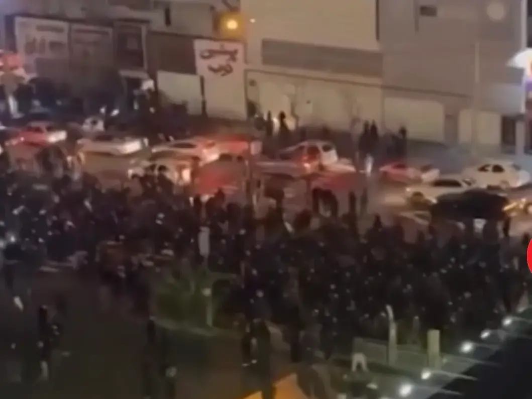 Proteste in Iran, il regime risponde con la repressione: almeno 65 morti