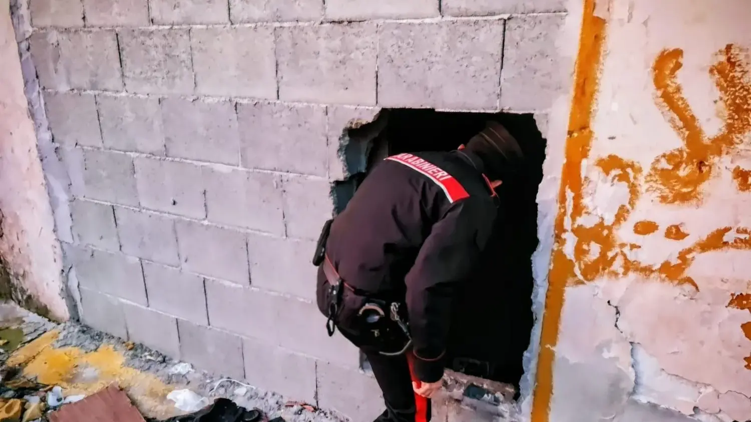 Trovato senza vita in uno stabile abbandonato nel quartiere di Stampace: indagini in corso