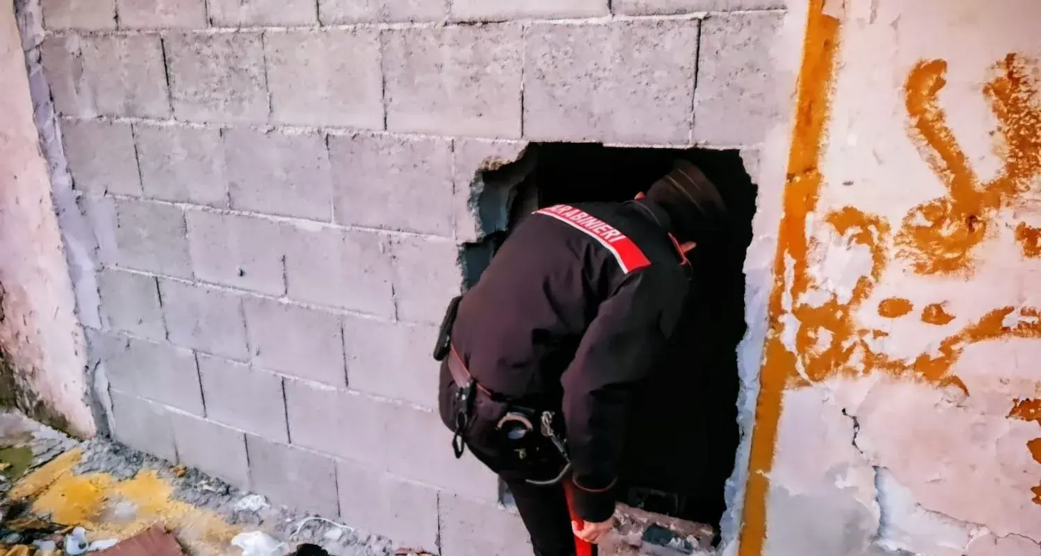 Trovato senza vita in uno stabile abbandonato nel quartiere di Stampace: indagini in corso