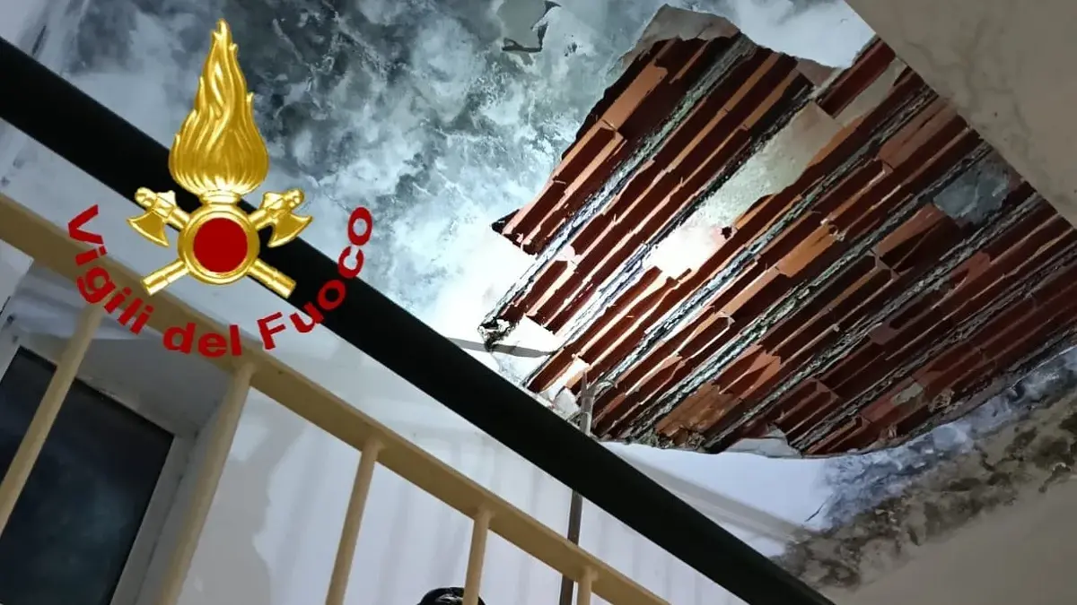 Sassari, crollo solaio in palazzina: evacuati 15 nuclei familiari