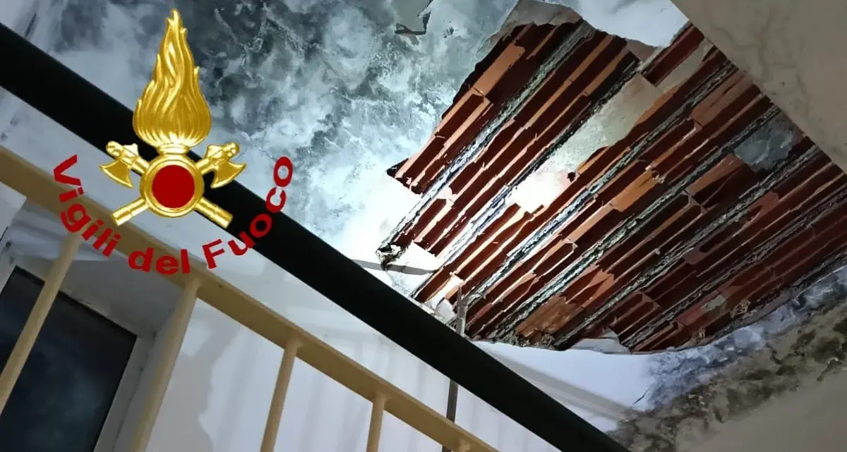 Sassari, crollo solaio in palazzina: evacuati 15 nuclei familiari