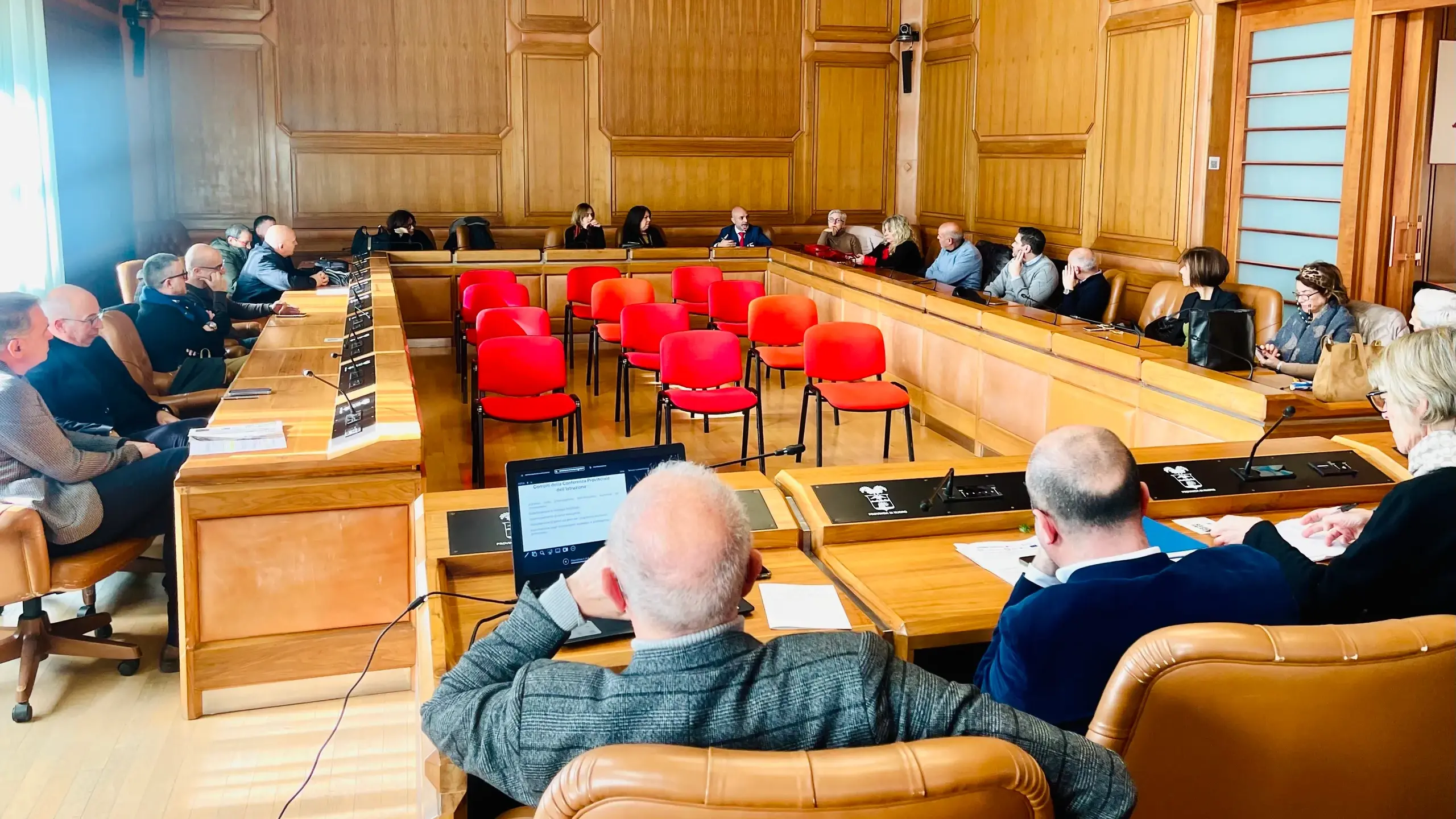 Scuola, stop a nuovi accorpamenti: la Provincia di Nuoro apre il confronto con i dirigenti scolastici