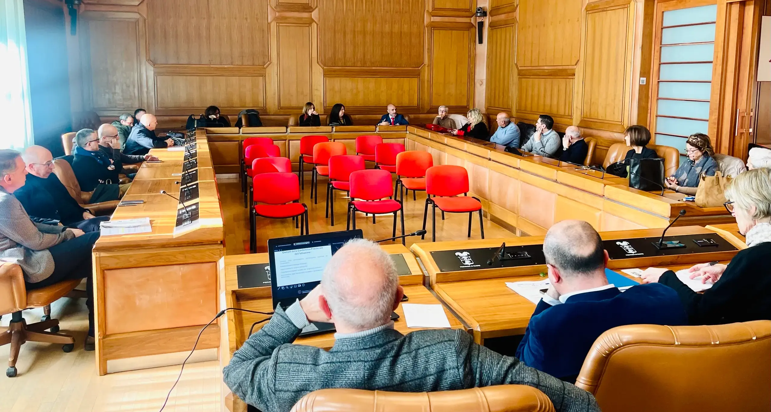 Scuola, stop a nuovi accorpamenti: la Provincia di Nuoro apre il confronto con i dirigenti scolastici