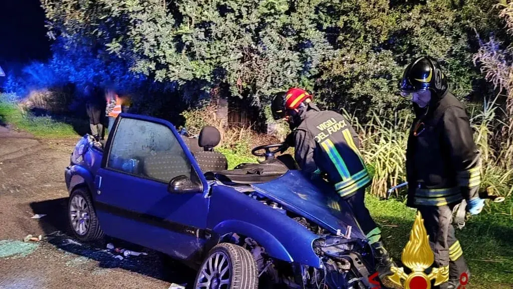 Scontro tra due auto a San Sperate, un ferito in codice rosso