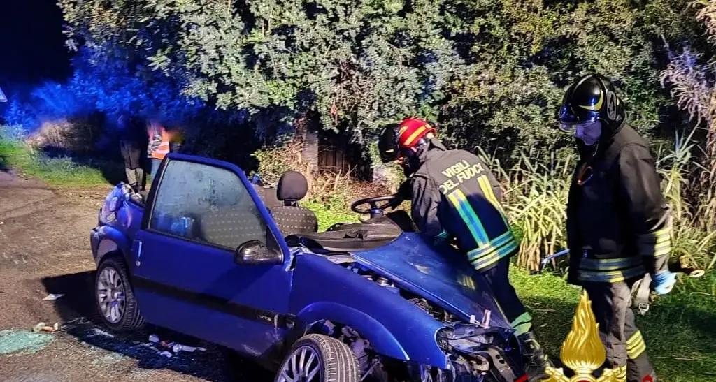 Scontro tra due auto a San Sperate, un ferito in codice rosso