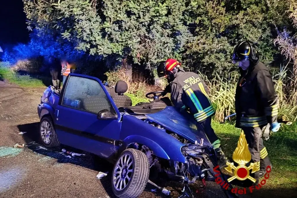 Scontro tra due auto a San Sperate, un ferito in codice rosso