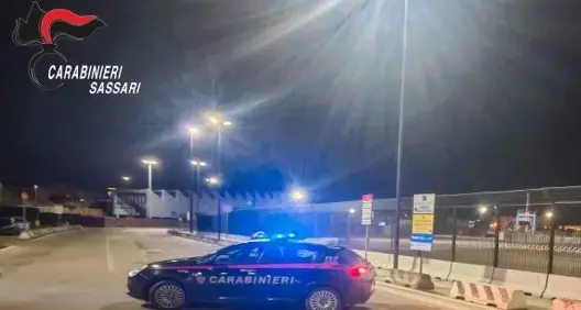 Ruba all'interno della motonave e forza un'auto, uomo arrestato a Porto Torres