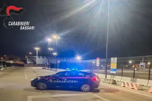 Ruba all'interno della motonave e forza un'auto, uomo arrestato a Porto Torres