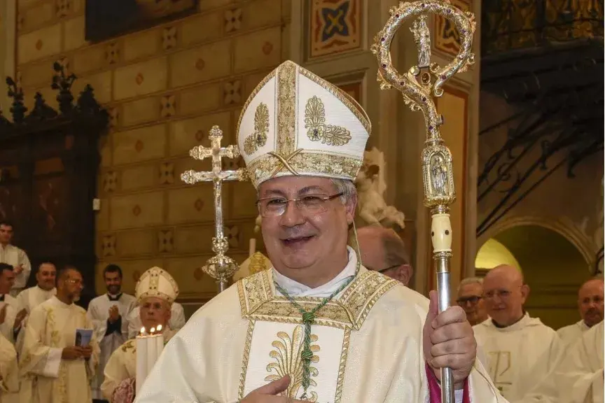 <p>L\\'arcivescovo di Oristano, Roberto Carboni. Foto Arcidiocesi di Oristano</p>\\n