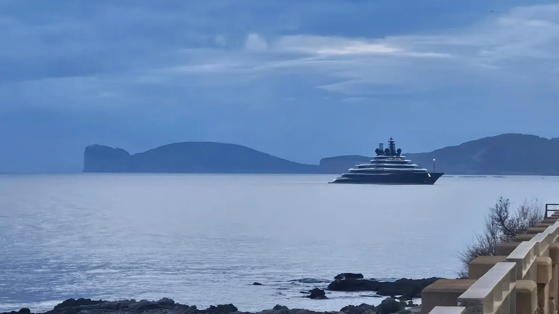 Mega yacht ad Alghero, Pais: “Servono campi boe adeguati”