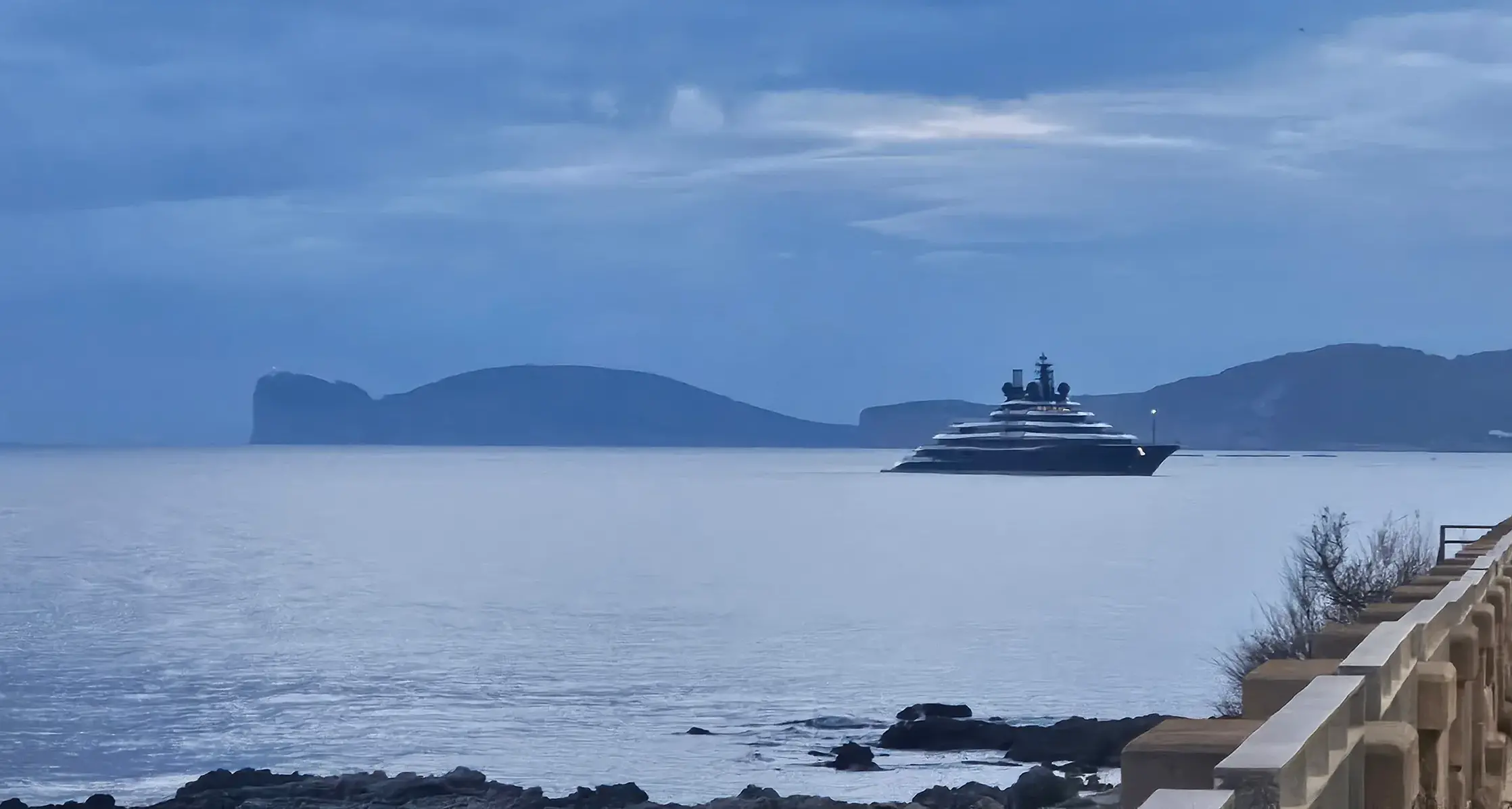 Mega yacht ad Alghero, Pais: “Servono campi boe adeguati”