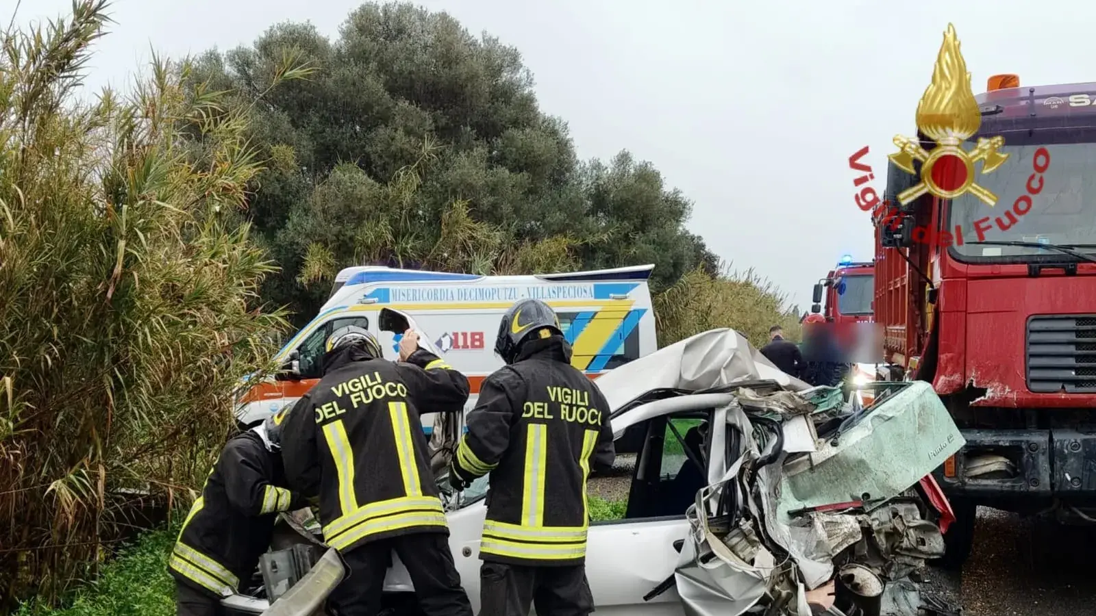 Schianto sulla SS 130 ad Assemini: auto contro camion, un ferito trasportato in ospedale