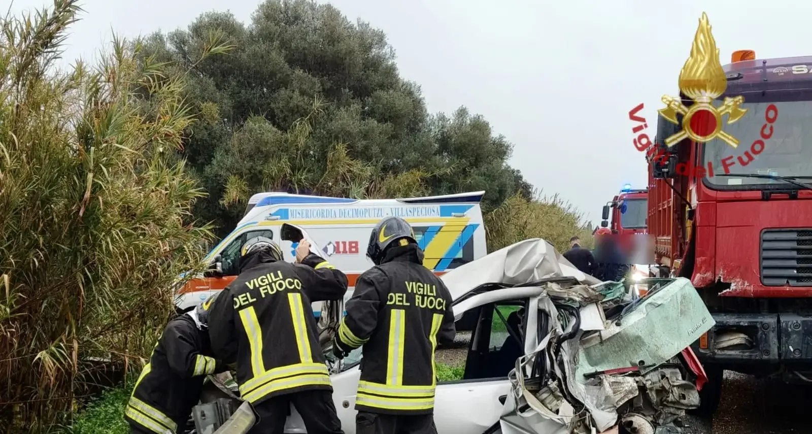 Schianto sulla SS 130 ad Assemini: auto contro camion, un ferito trasportato in ospedale