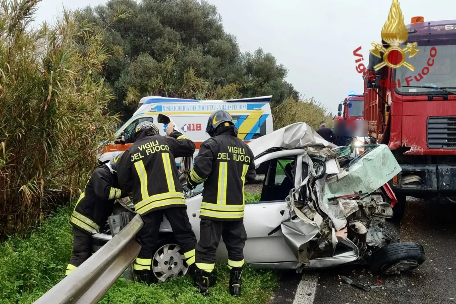 Schianto sulla SS 130 ad Assemini: auto contro camion, un ferito trasportato in ospedale