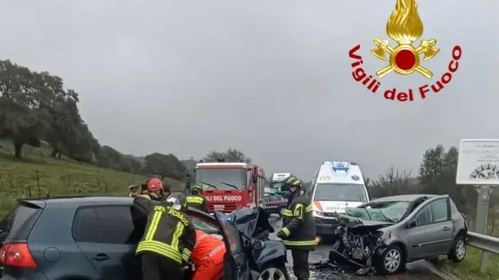 Nuoro, scontro frontale sulla Provinciale 129: un morto e tre feriti gravi