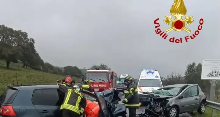 Nuoro, scontro frontale sulla Provinciale 129: un morto e tre feriti gravi
