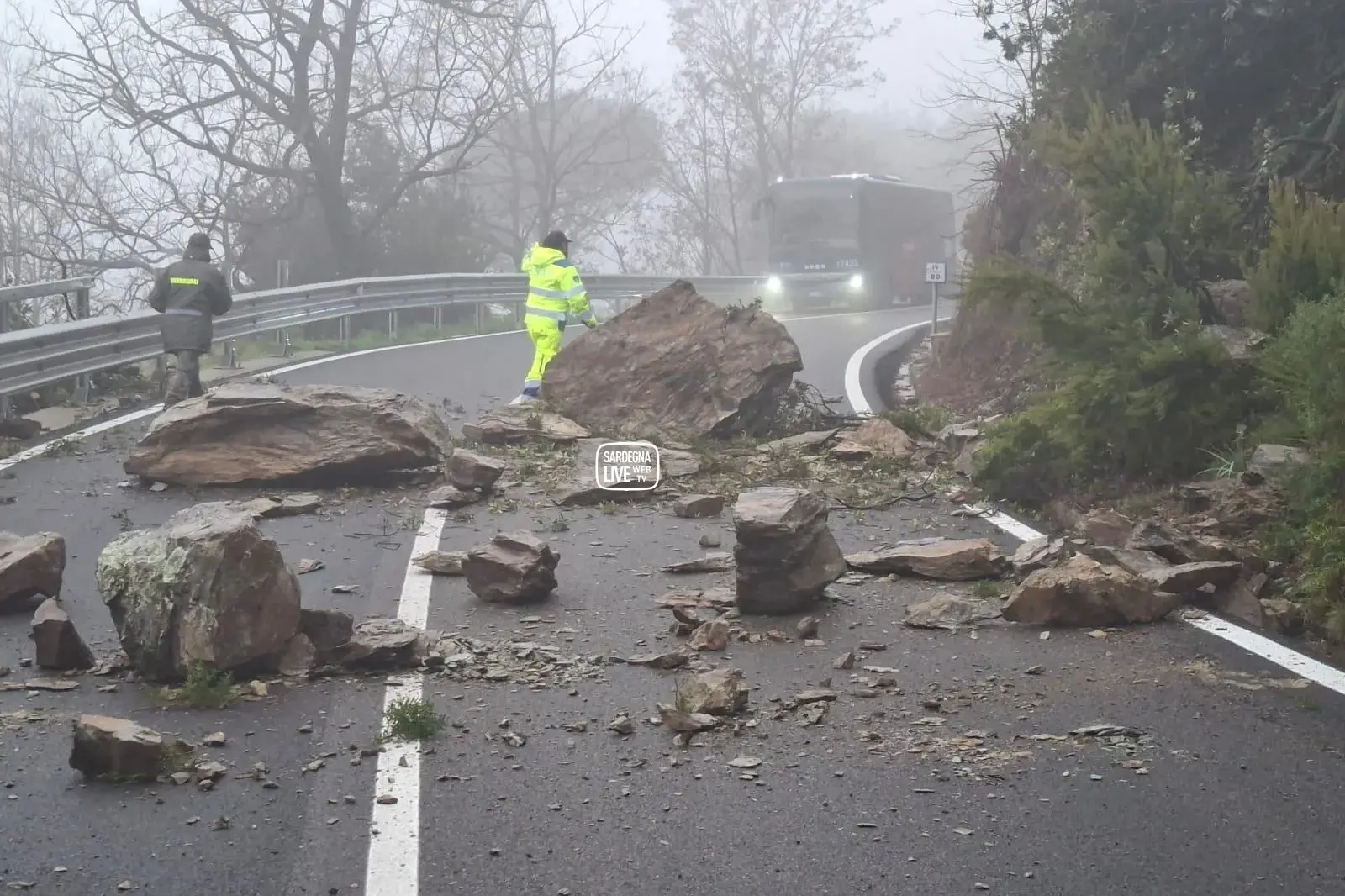 <p>Frana sulla statale 198 Lanusei-Gairo</p>\\n