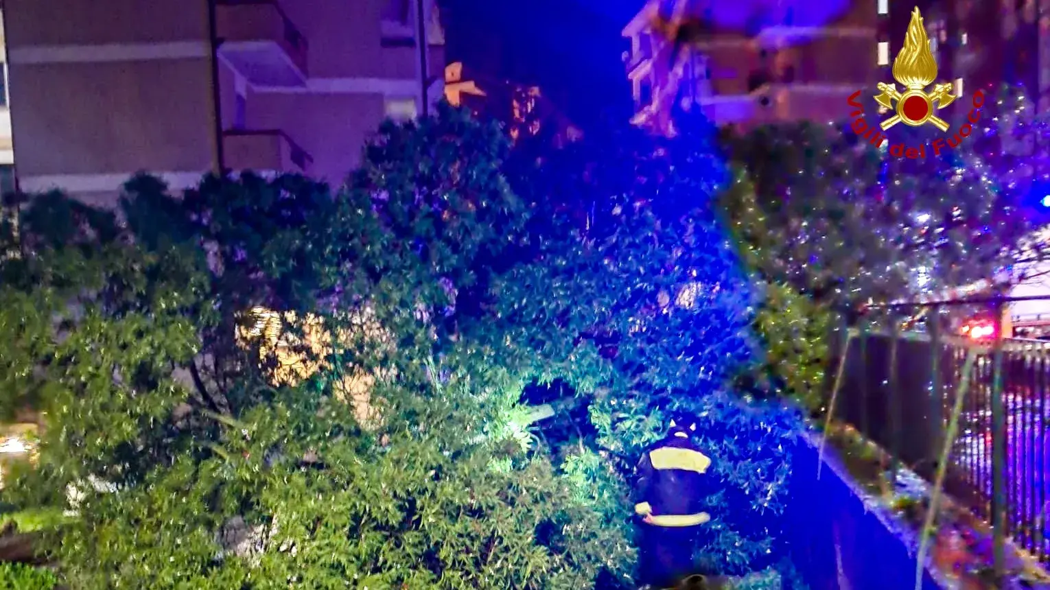 Allerta rossa in Sardegna: decine di interventi dei Vigili del fuoco