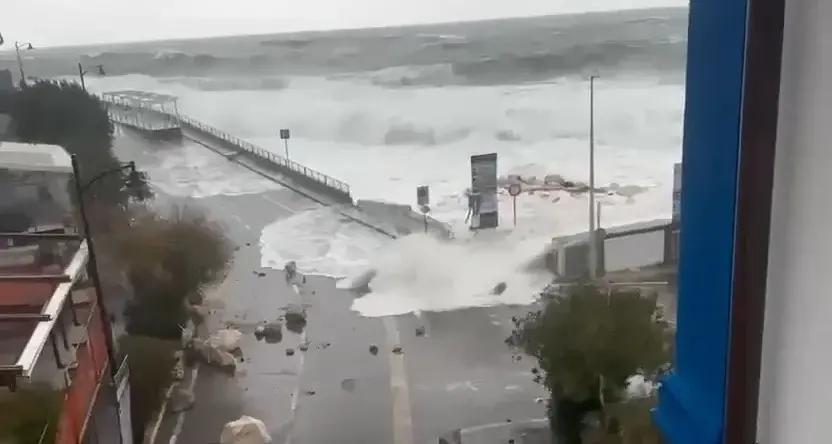 Maltempo. Il mare in tempesta. La situazione a Cala Gonone