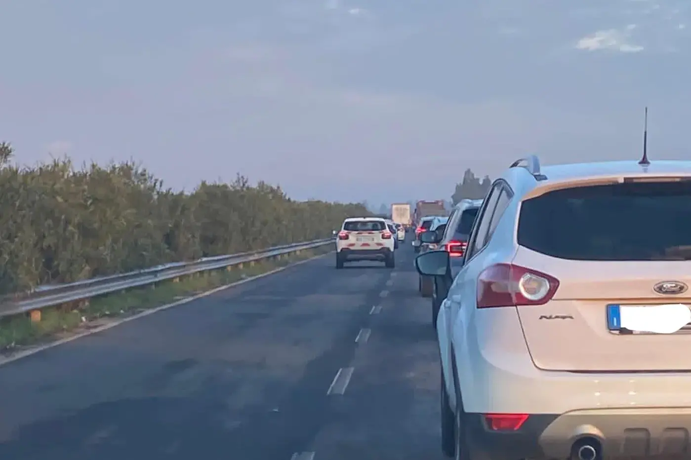 Statale 195 chiusa per il maltempo, traffico in tilt: studenti pendolari bloccati per ore