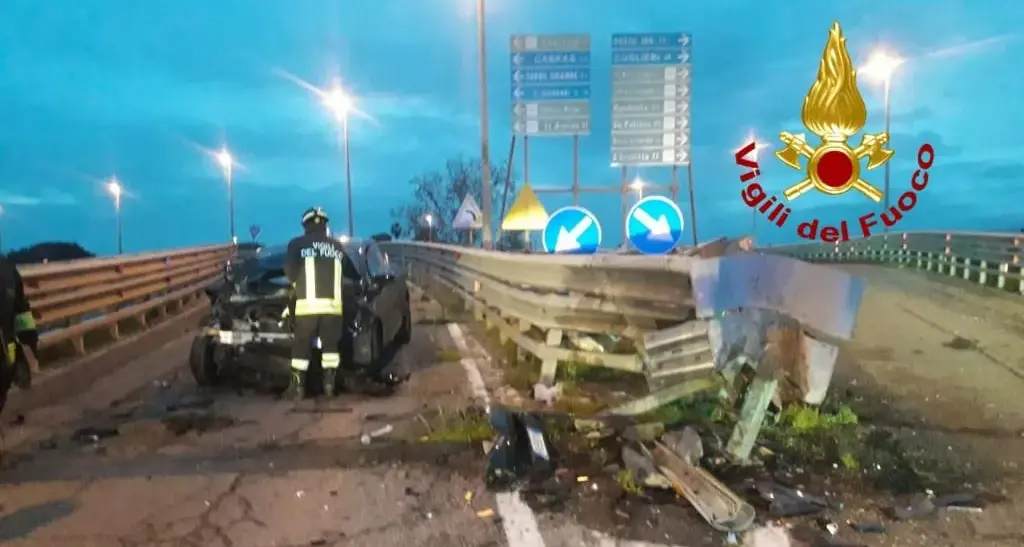 Schianto nel pomeriggio a Oristano, conducente soccorsa dal 118