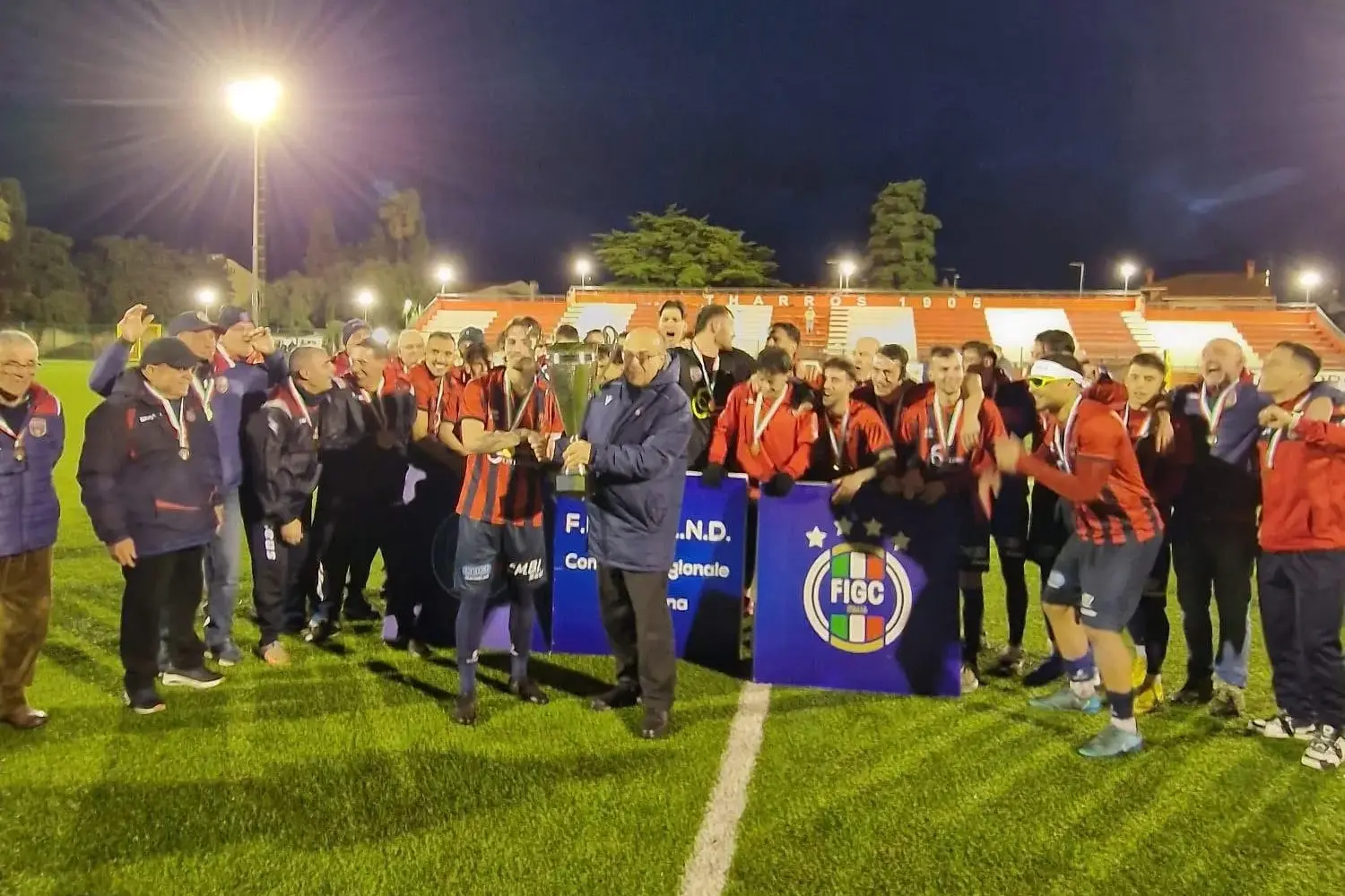 <p>Foto Facebook</p>\\n