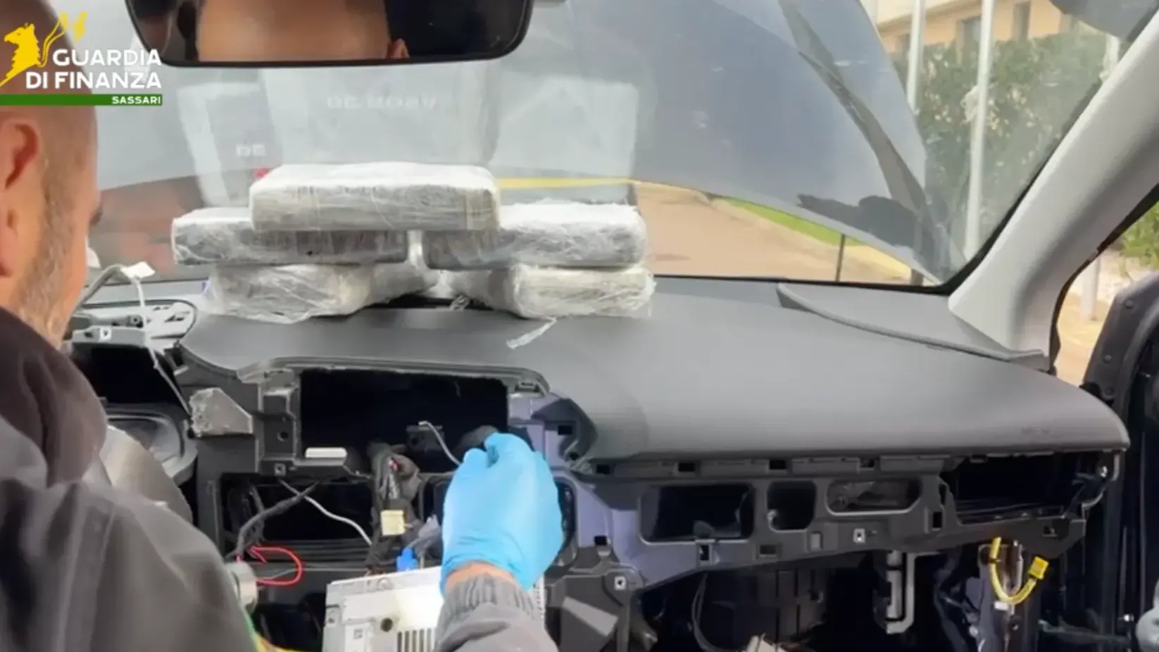 Olbia. sbarca con 23chili di cocaina. Ecco dove aveva nascosto la droga