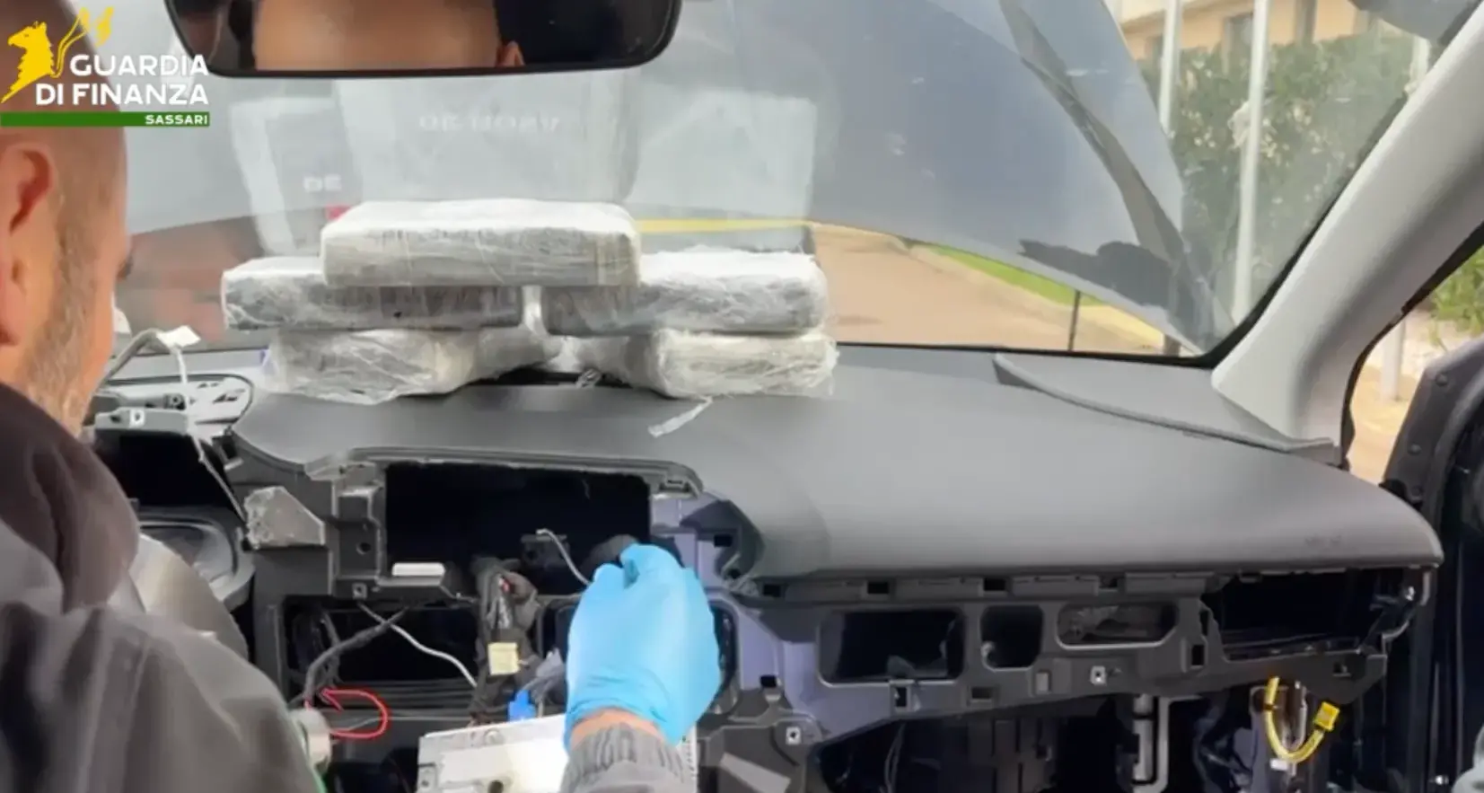 Olbia. sbarca con 23chili di cocaina. Ecco dove aveva nascosto la droga