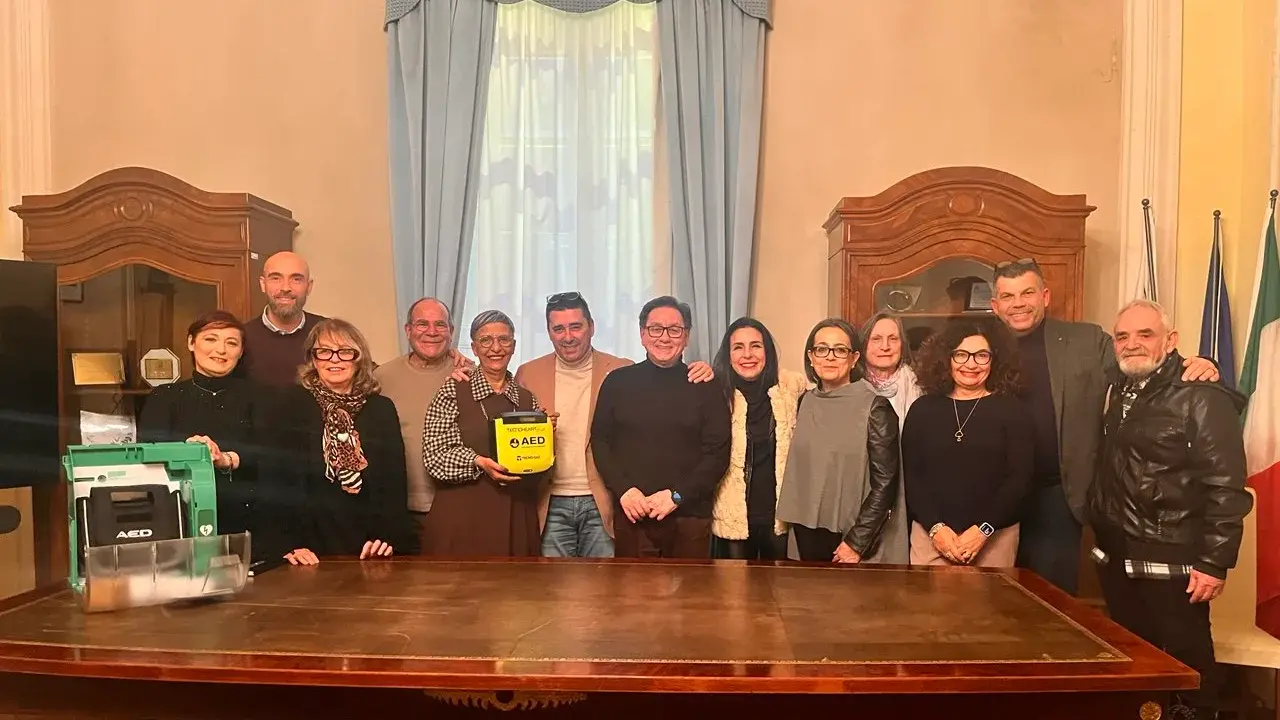 Porto Torres. La Pro loco dona un defibrillatore alla città
