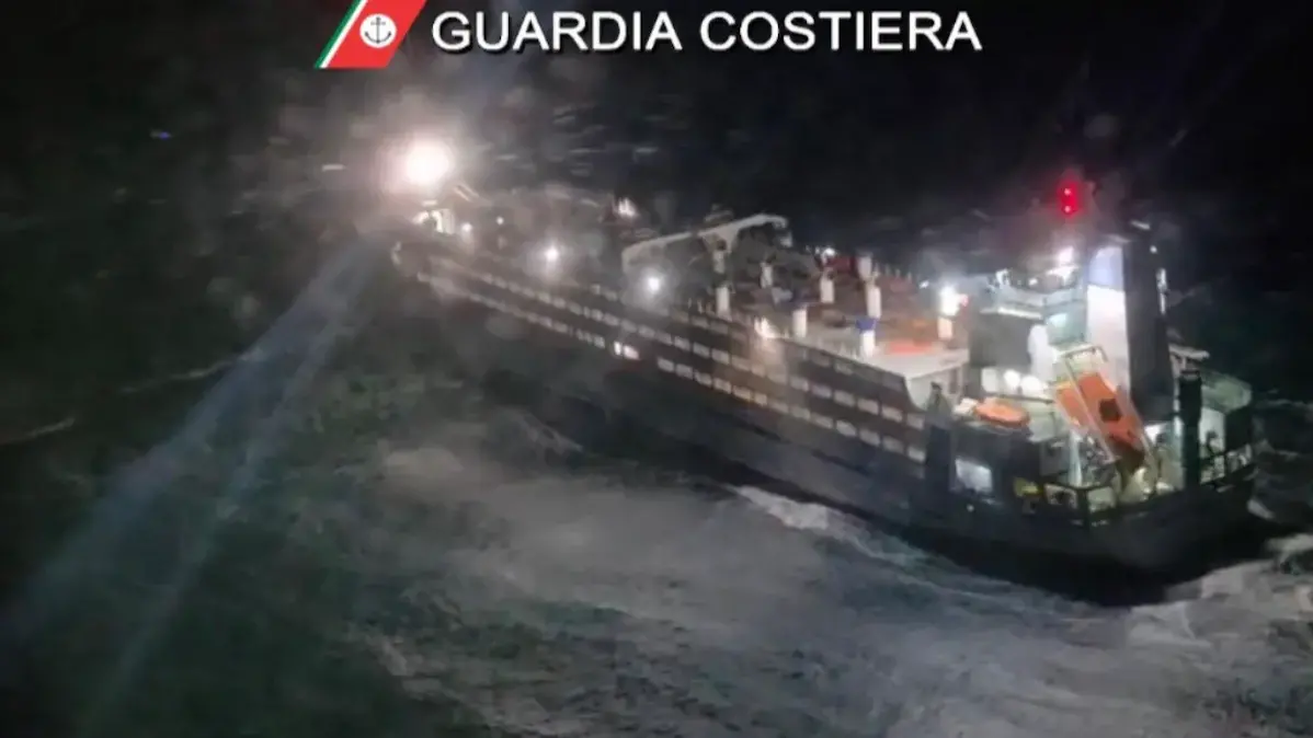 Dramma sfiorato al largo di San Pietro: nave in avaria ed equipaggio in salvo dopo ore di tensione