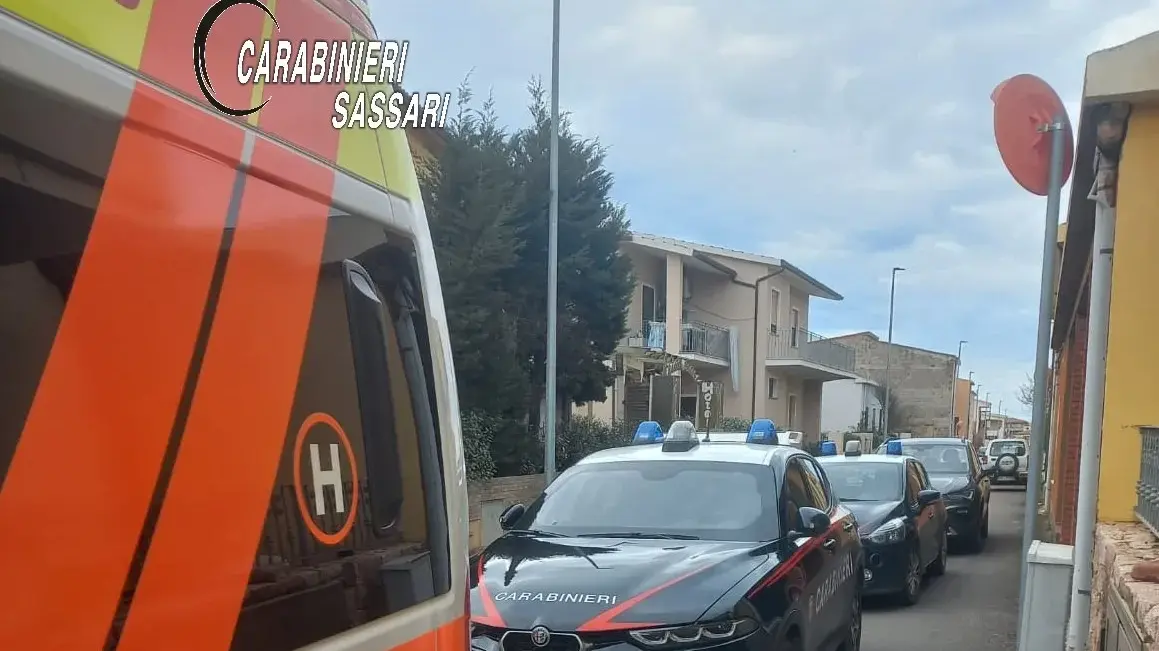 Incendio in casa a Valledoria: anziana ferita salvata dai Carabinieri