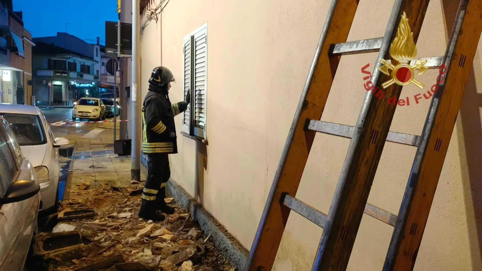 Crollo di un solaio a Sestu: paura per una 91enne all'interno della casa