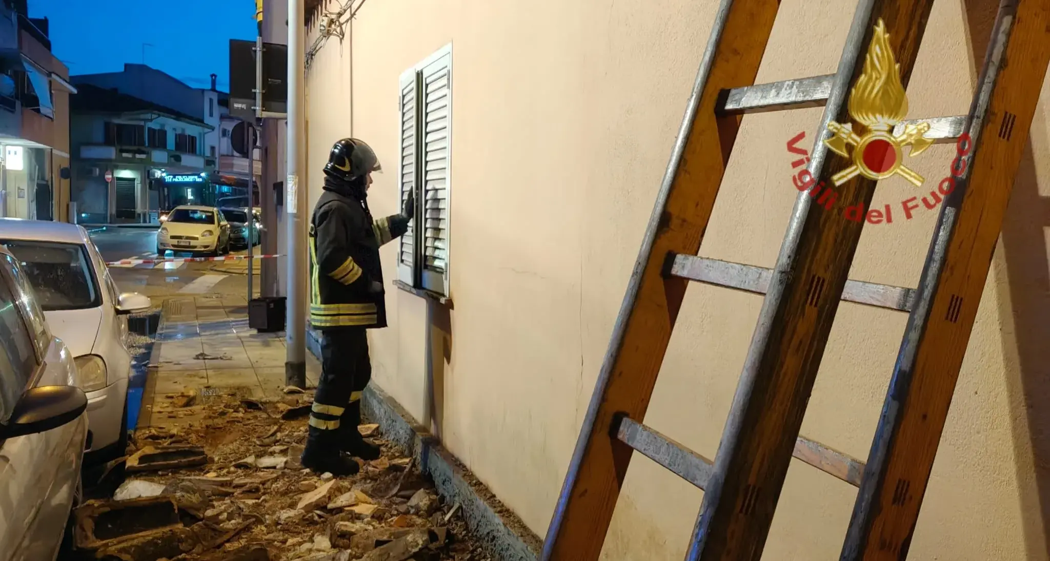 Crollo di un solaio a Sestu: paura per una 91enne all'interno della casa