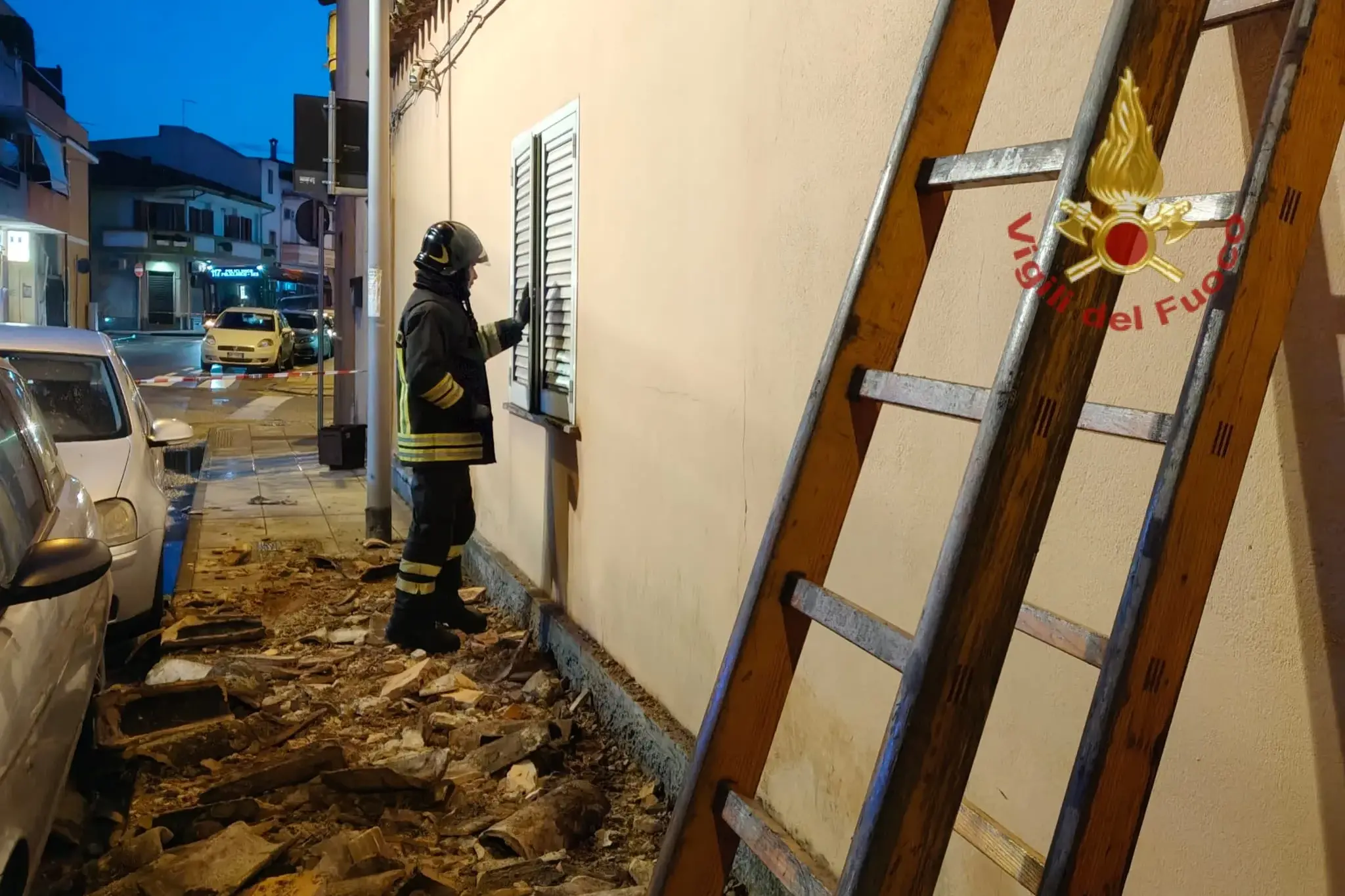 Crollo di un solaio a Sestu: paura per una 91enne all'interno della casa