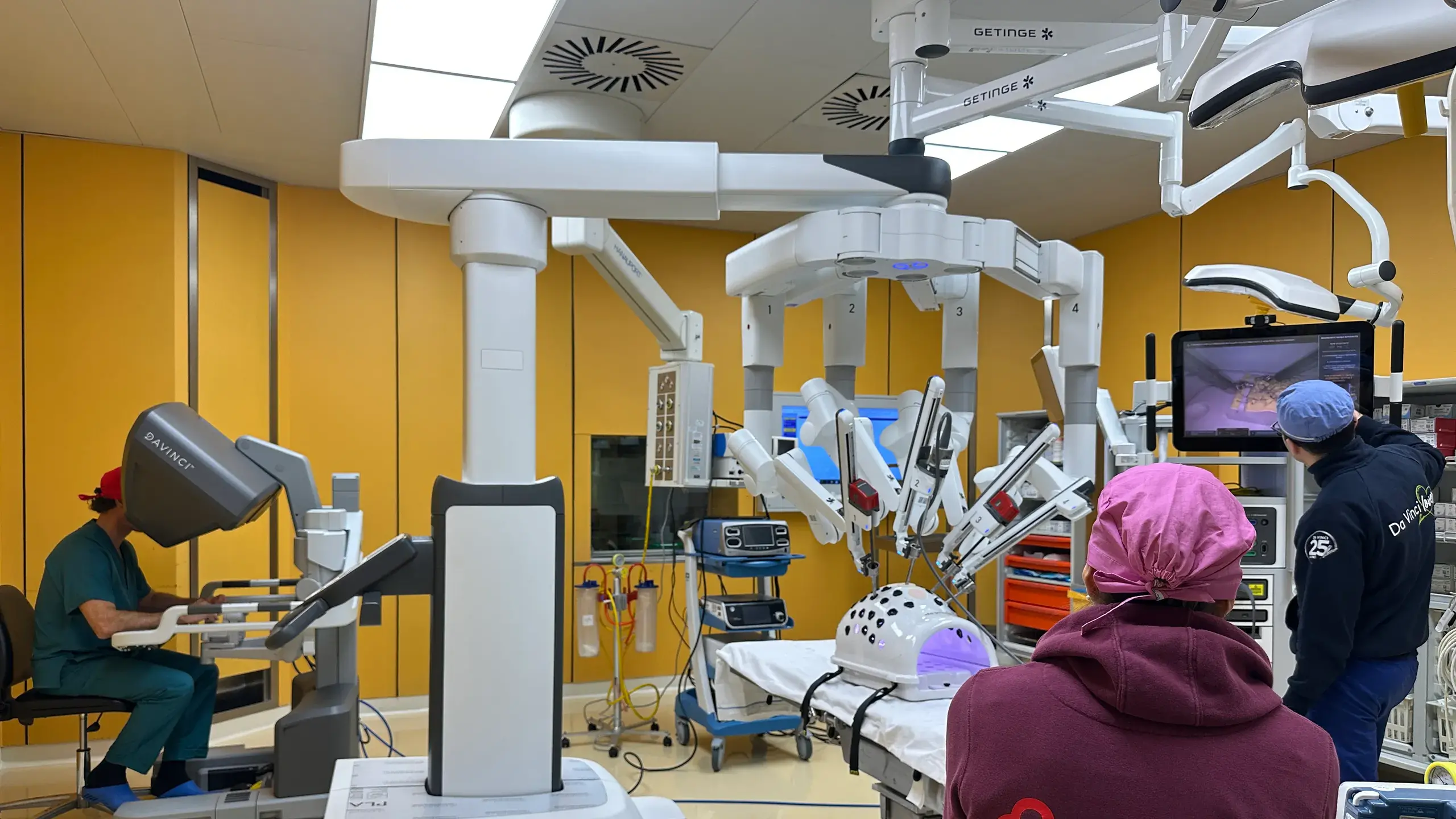 Innovazione chirurgica a Cagliari: arriva il robot Da Vinci Xi