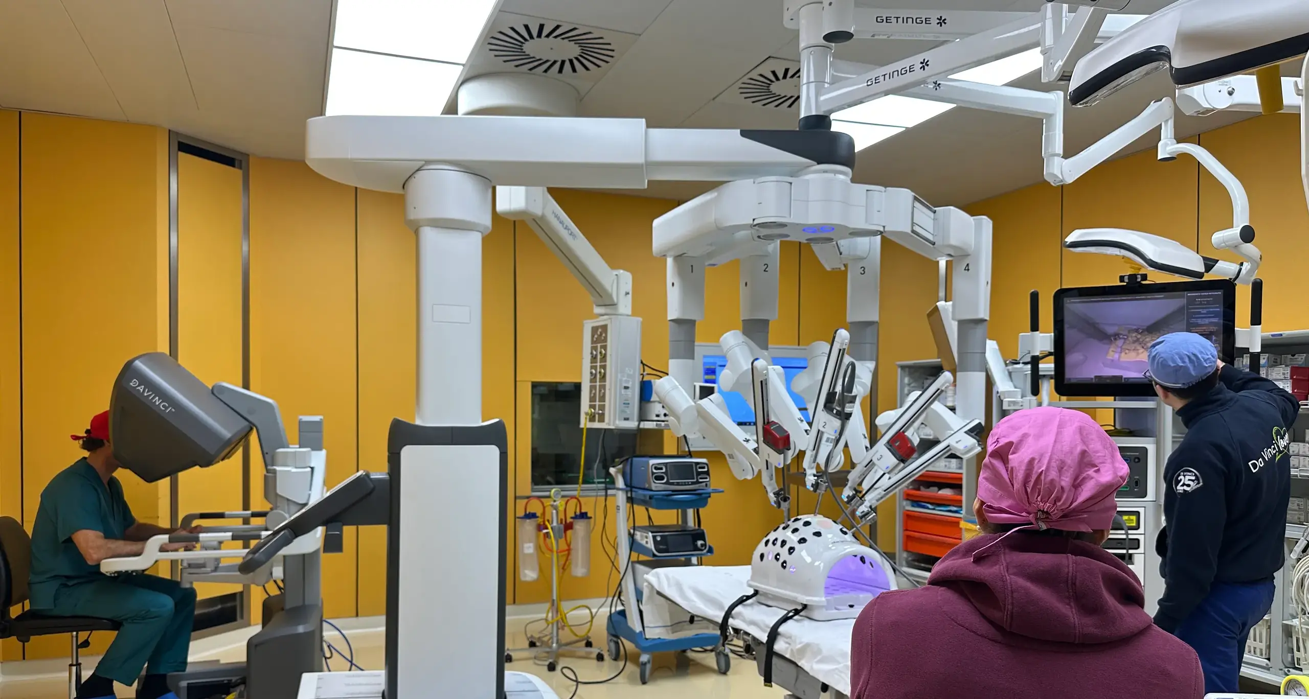 Innovazione chirurgica a Cagliari: arriva il robot Da Vinci Xi