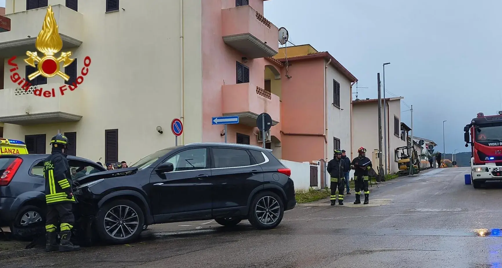 Scontro frontale a Valledoria, due feriti in via Fermi