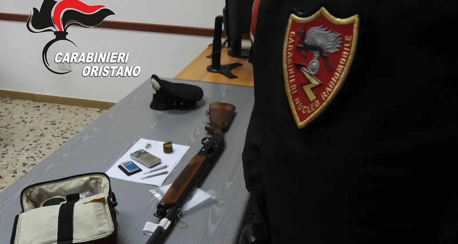 Arma clandestina e droga in casa: arrestato 50enne a Ghilarza