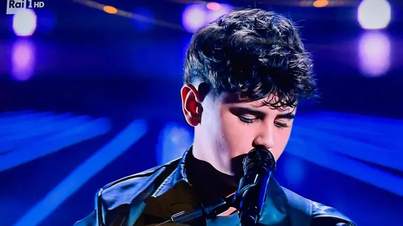 Da Decimomannu Matteo incanta a The Voice con Bohemian Rhapsody: Nek lo prende in squadra