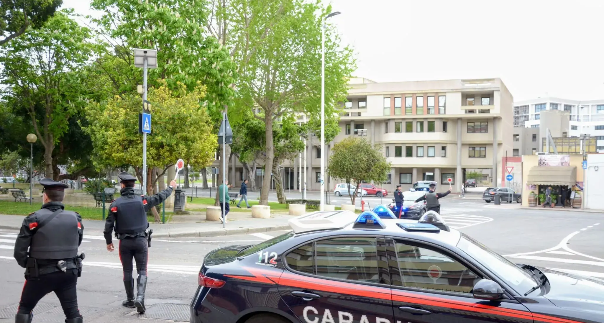 Allontanato per maltrattamenti ai genitori si ripresenta a casa: arrestato giovane a Cagliari
