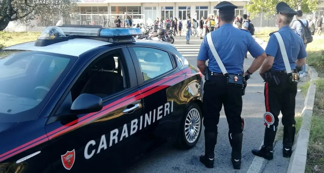 Maestra presa a pugni e strattoni dal padre di una alunna: choc a Piacenza