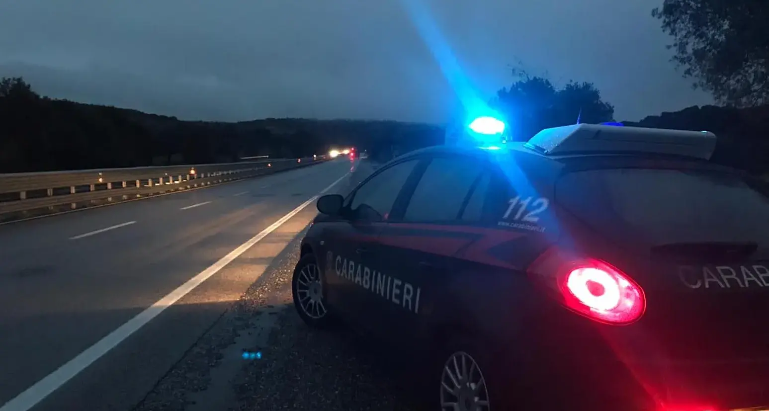 Tenta di nascondere la cocaina sotto le scarpe, arrestato 42enne a Tortolì