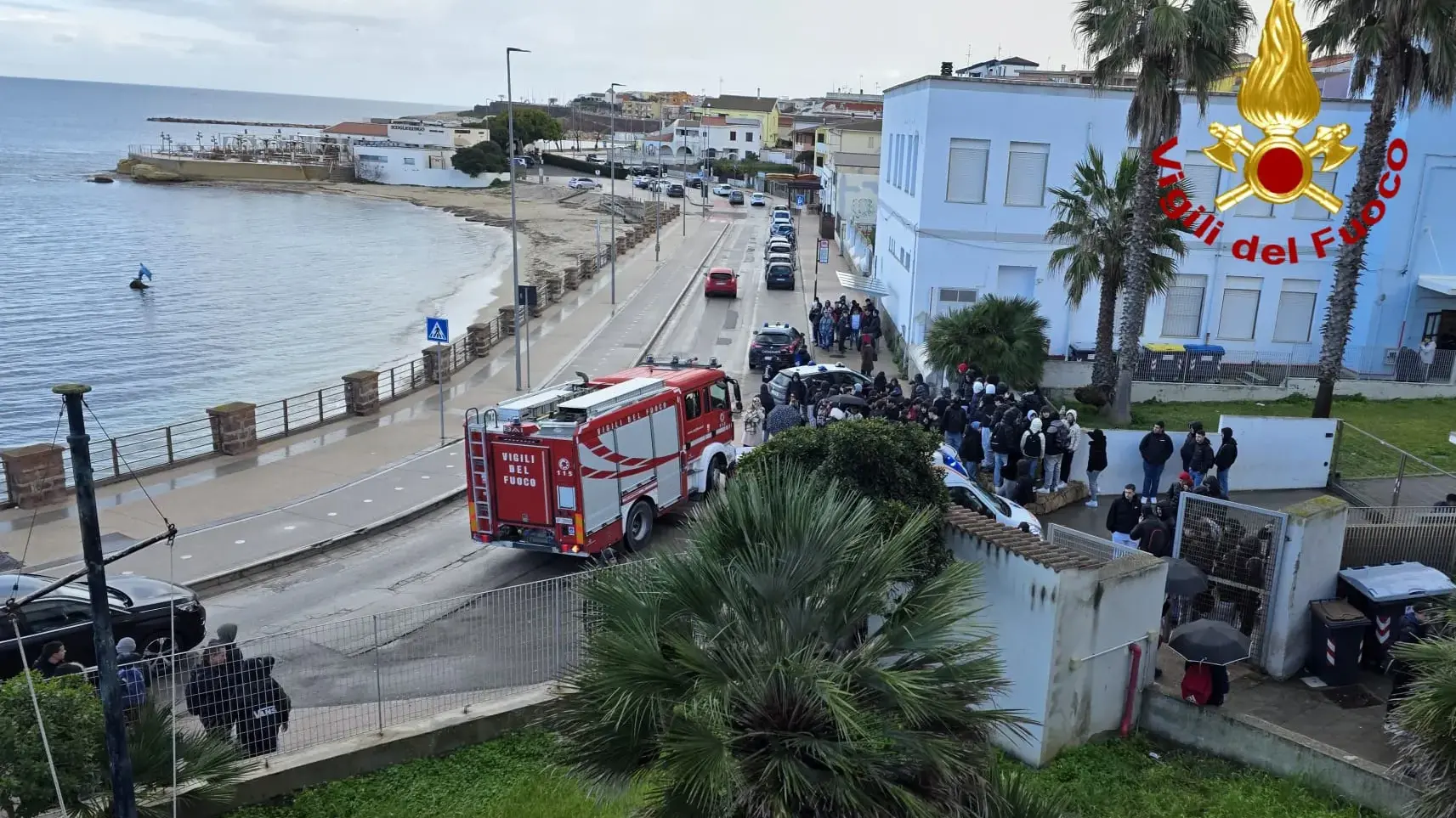Allarme all'Istituto Nautico di Porto Torres: evacuazione e un ricovero
