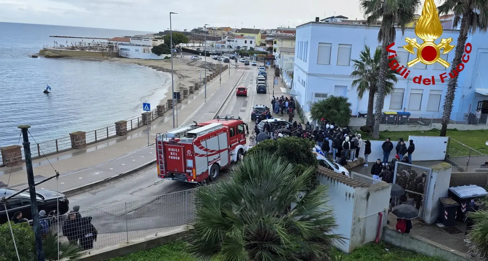 Allarme all'Istituto Nautico di Porto Torres: evacuazione e un ricovero