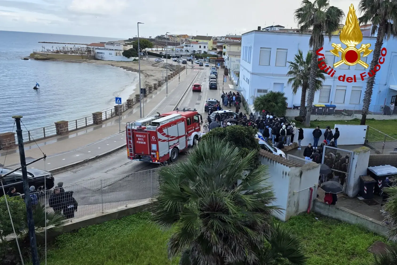 Allarme all'Istituto Nautico di Porto Torres: evacuazione e un ricovero