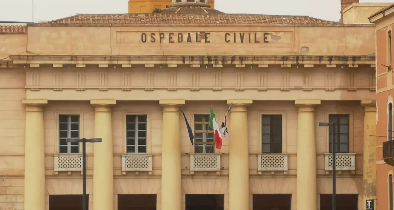 L'ospedale San Giovanni di Dio a Cagliari si illumina di viola per la Giornata dell'epilessia